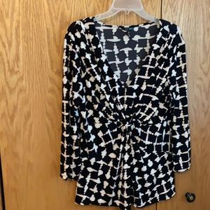 Daisy Fuentes 3/4 sleeve top, black&white, size XL